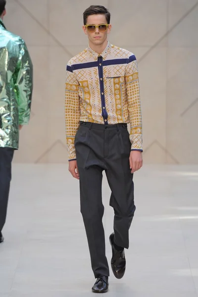 Look 10